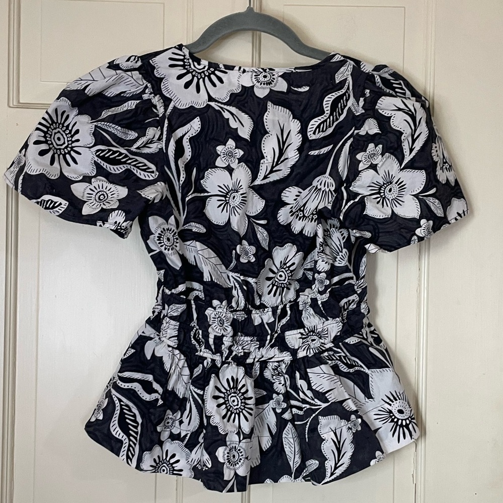 Anthropologie The Somerset FLATTERING Blouse Dark Floral Gray & Black, Size XXS - Picture 5 of 8